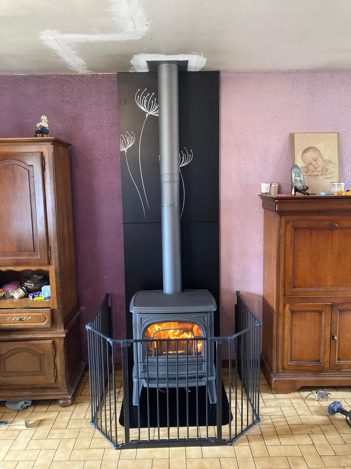 Cheminée avec poêle à bois intégré